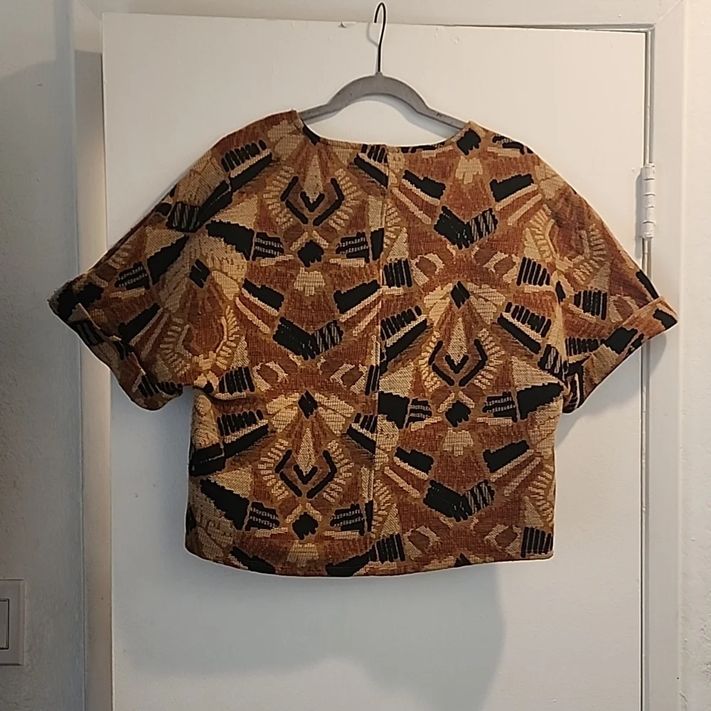🔆Patterned Nolan Top🔆 - Picture 4 of 4